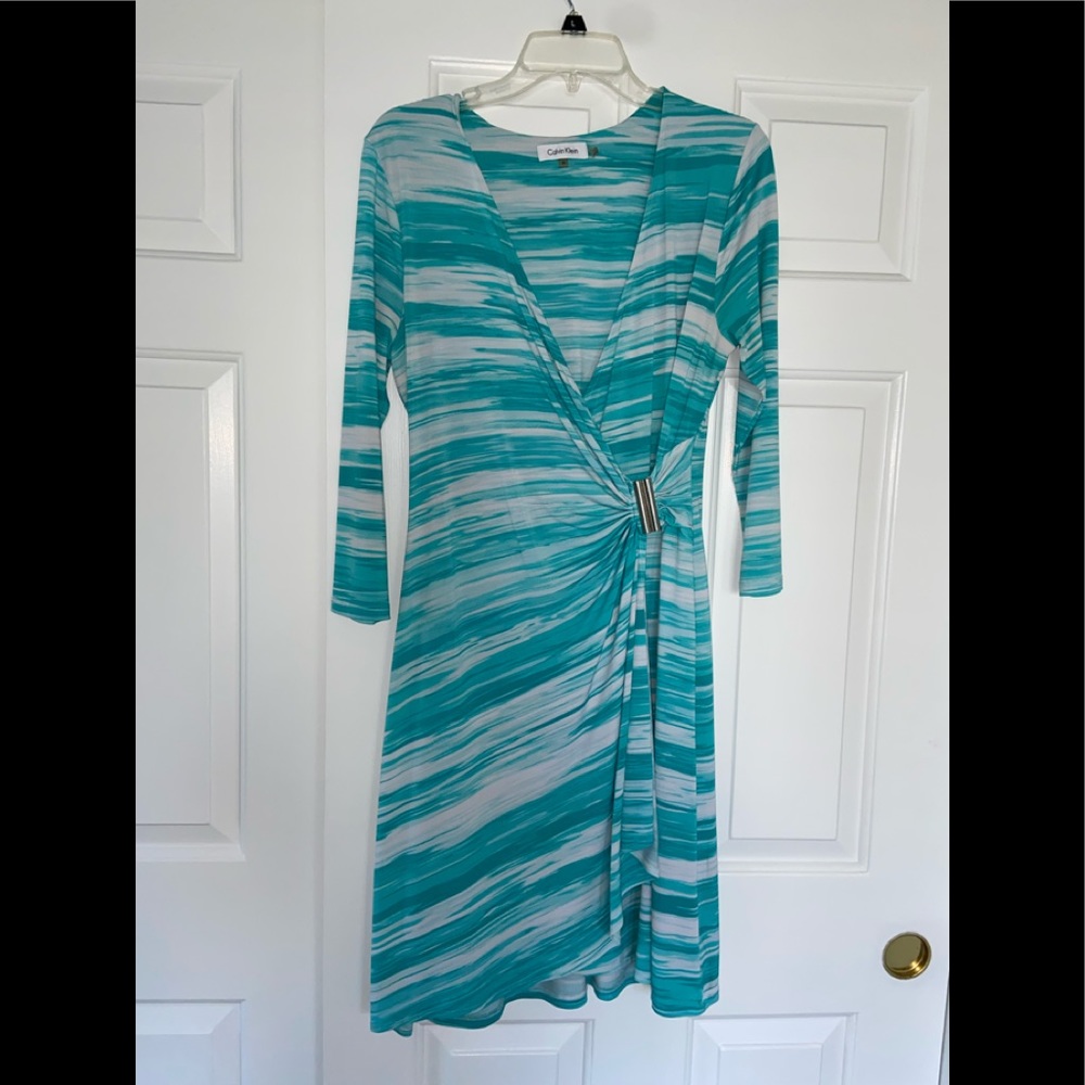 -Calvin Klein Flowy Dress w/ cute metal cinch -M